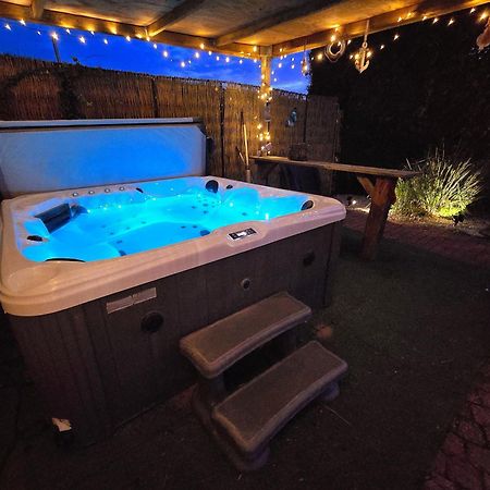 De Corner Van Zeeland Met Jacuzzi 圣安娜兰 外观 照片