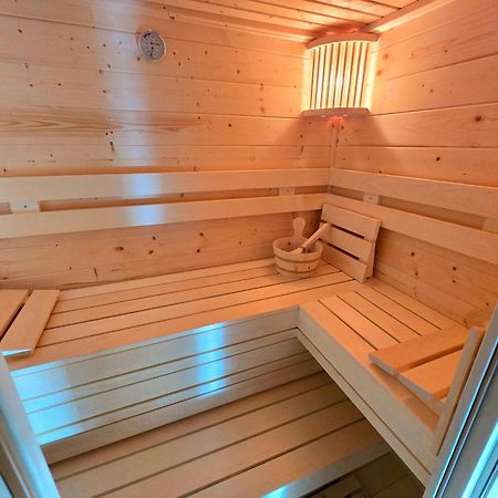 De Corner Van Zeeland Met Jacuzzi 圣安娜兰 外观 照片