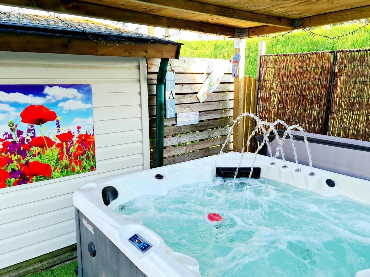 De Corner Van Zeeland Met Jacuzzi 圣安娜兰 外观 照片