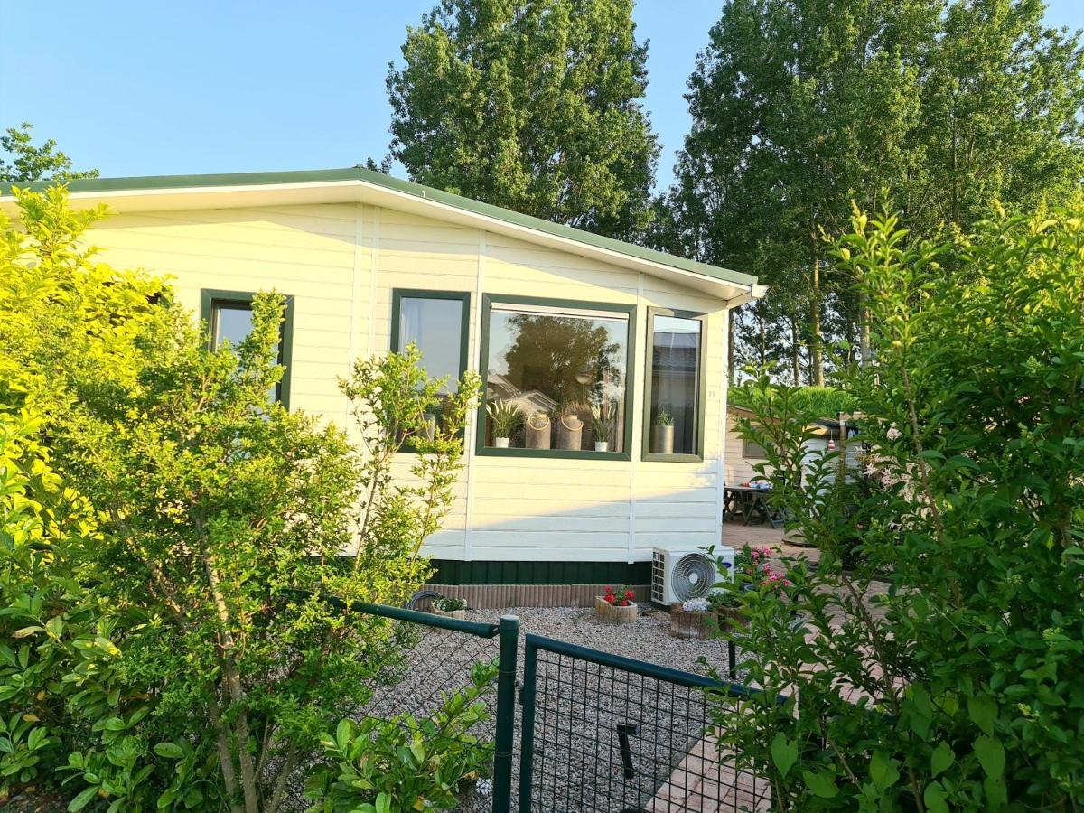 De Corner Van Zeeland Met Jacuzzi 圣安娜兰 外观 照片