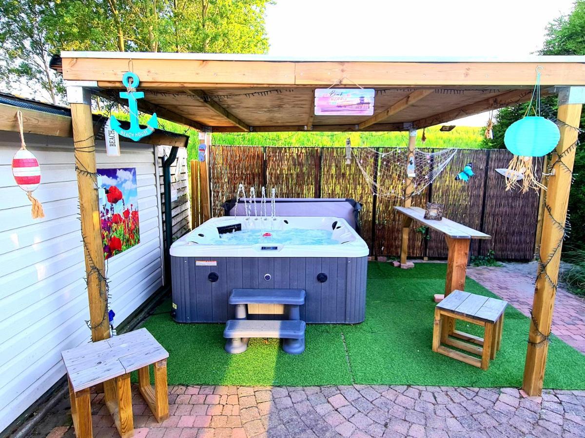 De Corner Van Zeeland Met Jacuzzi 圣安娜兰 外观 照片