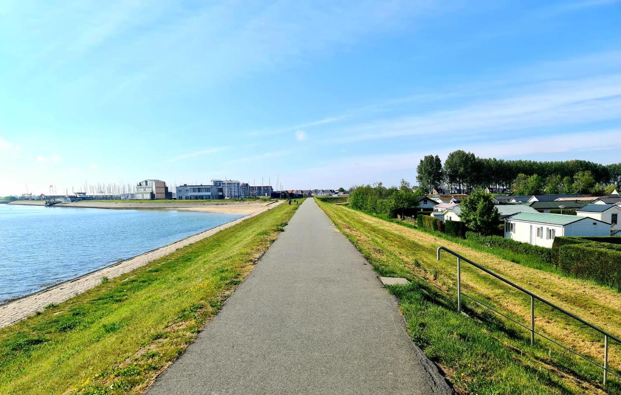 De Corner Van Zeeland Met Jacuzzi 圣安娜兰 外观 照片