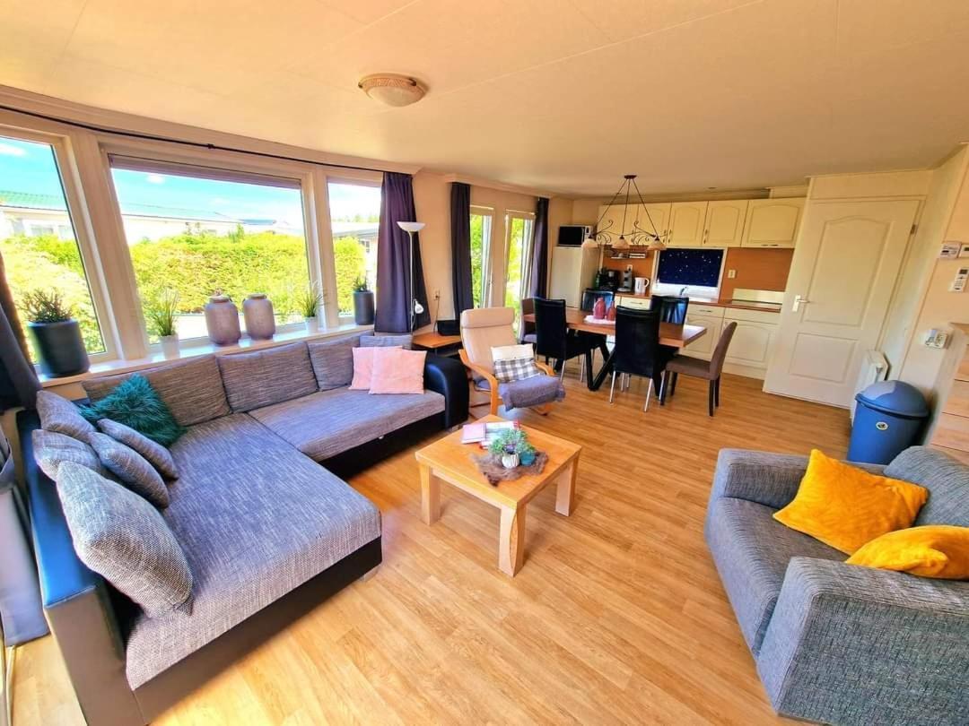 De Corner Van Zeeland Met Jacuzzi 圣安娜兰 外观 照片