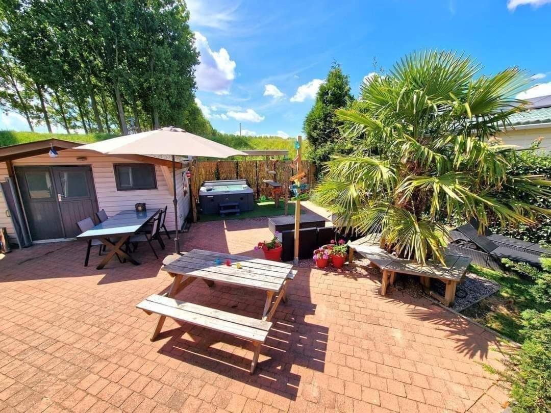 De Corner Van Zeeland Met Jacuzzi 圣安娜兰 外观 照片
