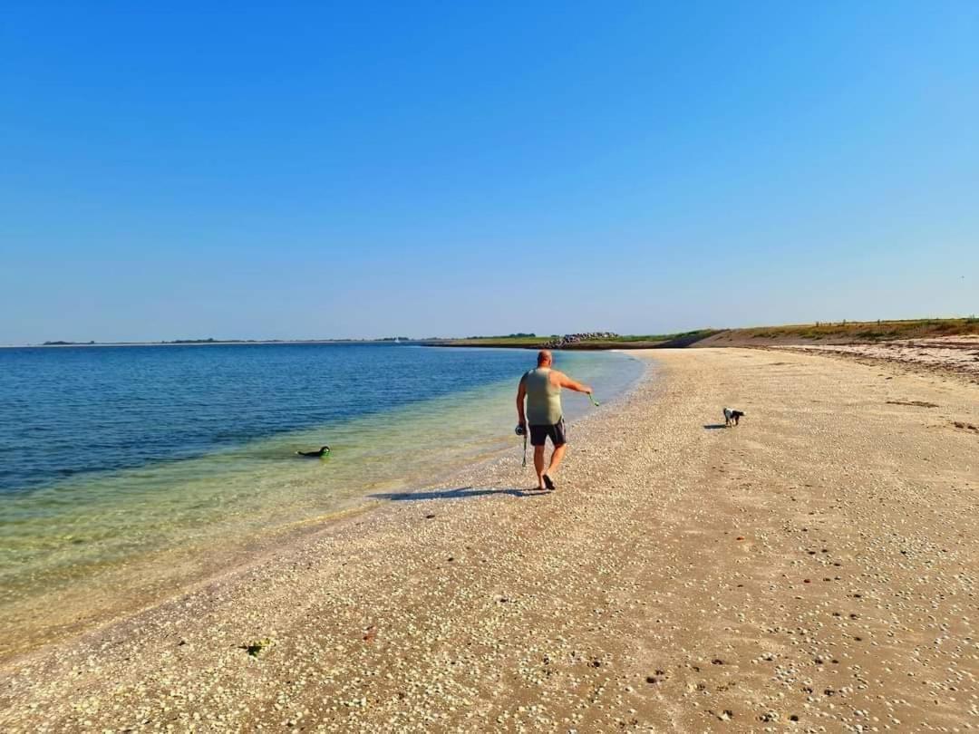 De Corner Van Zeeland Met Jacuzzi 圣安娜兰 外观 照片