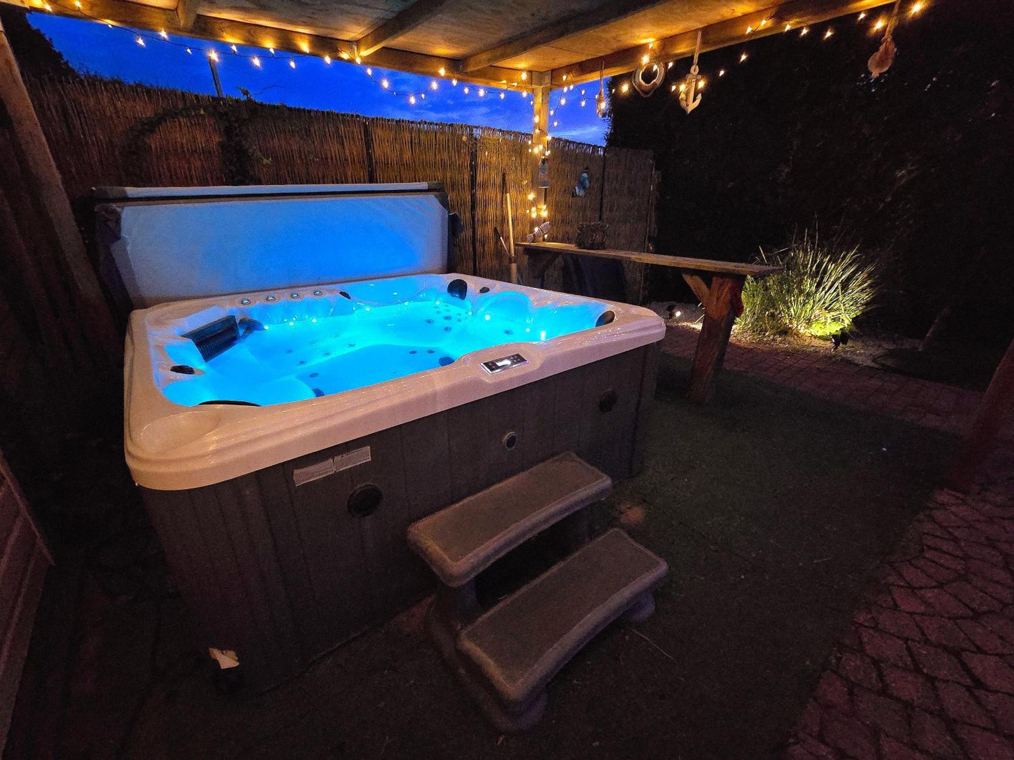 De Corner Van Zeeland Met Jacuzzi 圣安娜兰 外观 照片