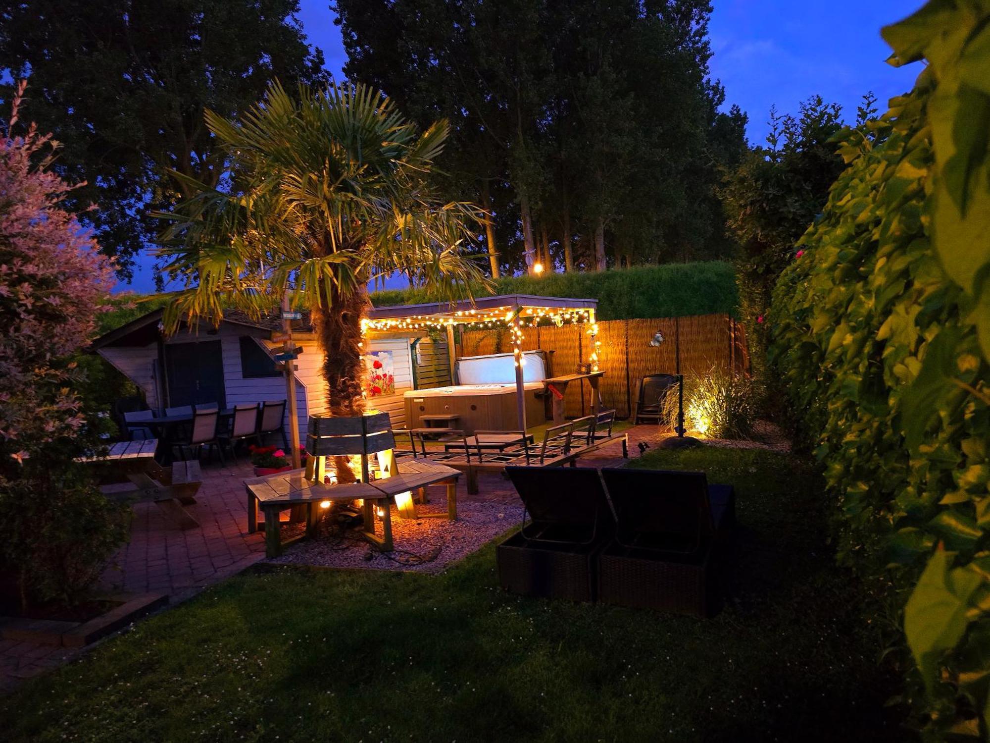 De Corner Van Zeeland Met Jacuzzi 圣安娜兰 外观 照片