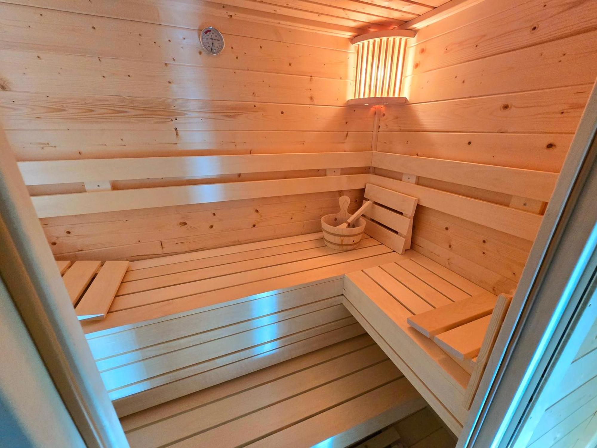 De Corner Van Zeeland Met Jacuzzi 圣安娜兰 外观 照片